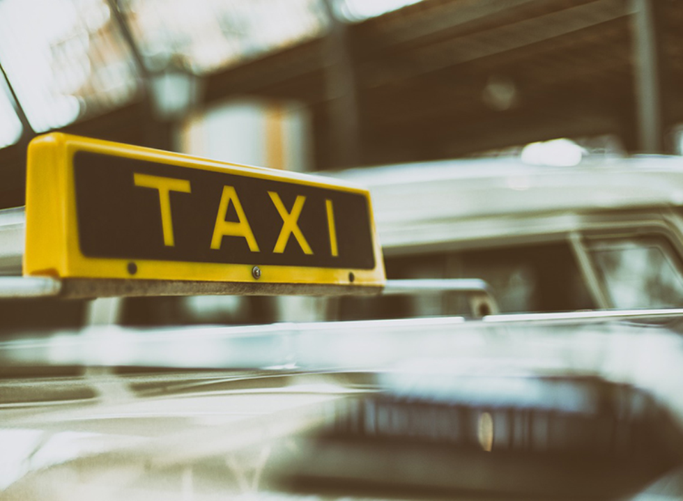 A Milano corse in taxi gratis o a prezzo agevolato per anziani e disabili