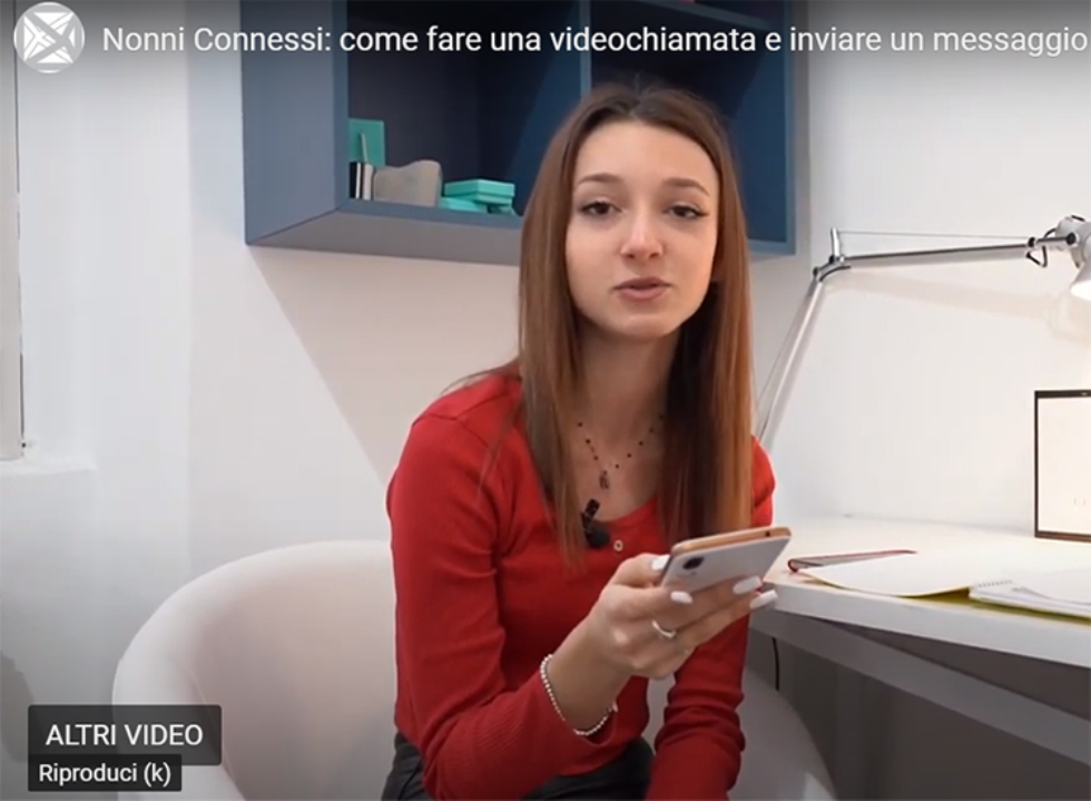 Nonni connessi: video tutorial per superare il digital divide degli anziani 