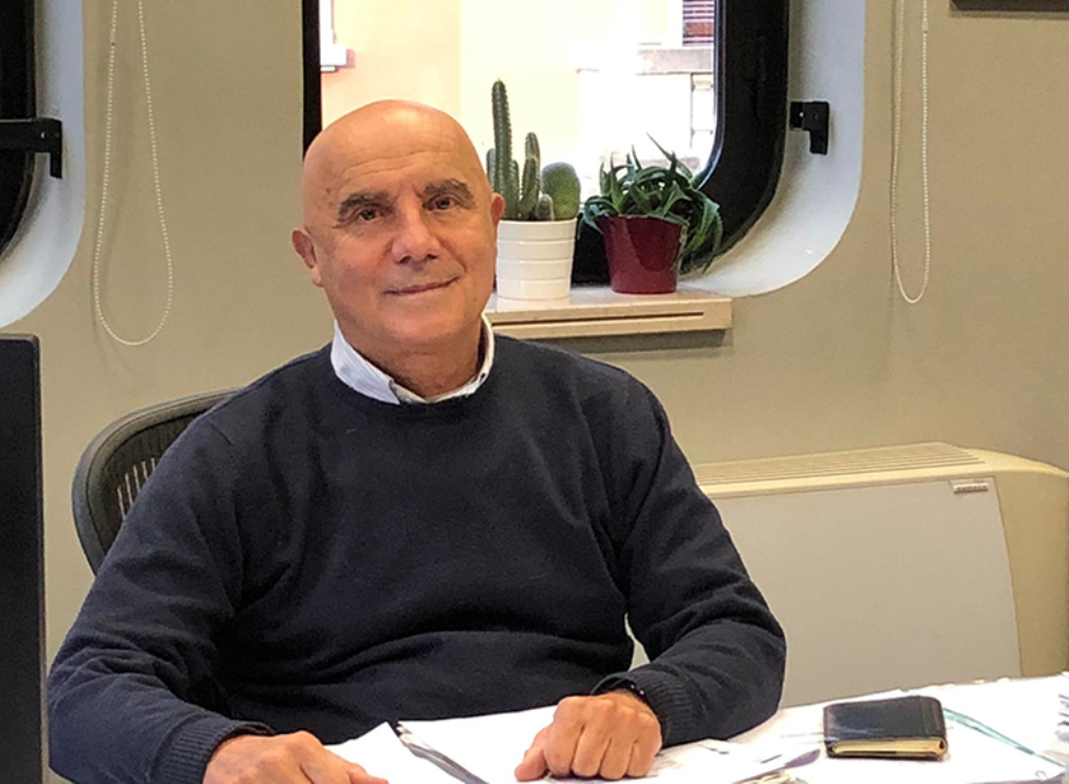 In ogni Rsa lombarda ci sia una “stanza degli abbracci”. La proposta del sindacato 