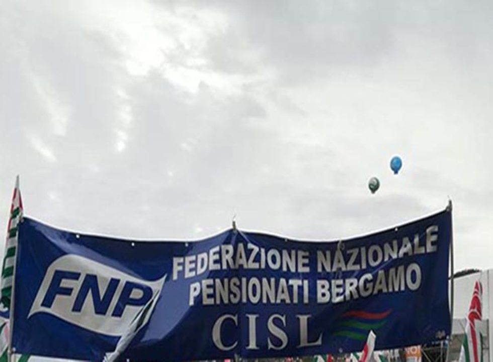 Il sindacato dei pensionati aiuta gli anziani a prenotare il vaccino 