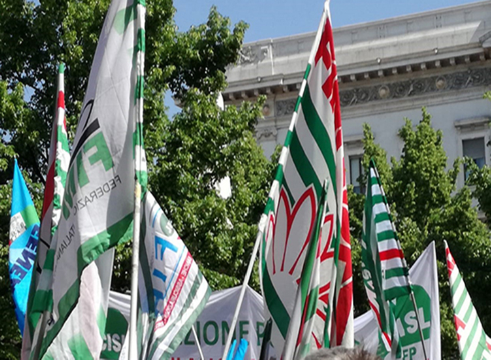 Presidio dei sindacati unitari dei pensionati a Milano il 29 novembre