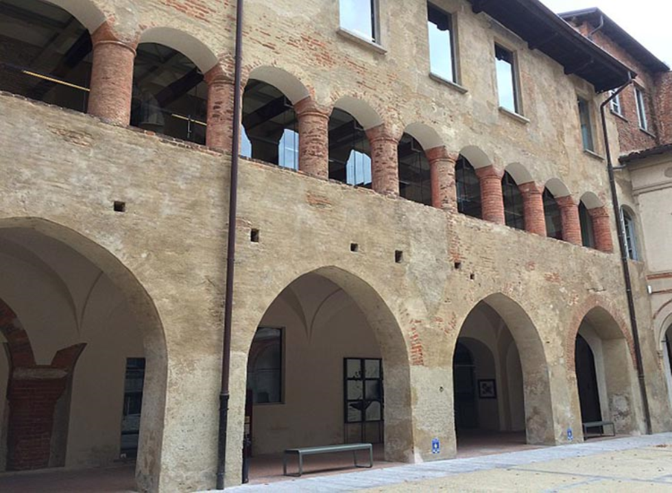 Salute. Cure ed economia. Incontro a Pavia a palazzo Broletto per discutere di sanità 