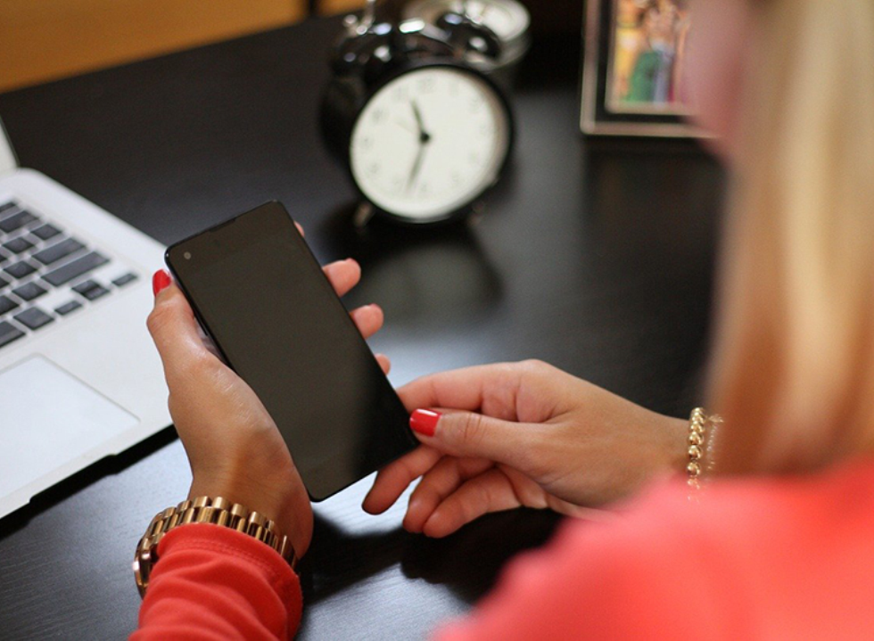 Come contattare Inps a distanza senza uscire di casa, al telefono e on line